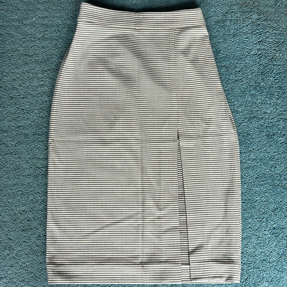Babaton Aritzia pencil skirt - Picture 3 of 10